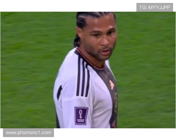 基米希身穿充气南瓜装欢乐庆万圣节 劳姆盛赞队友气质堪比超模 基米希身穿充气南瓜装欢乐庆万圣节 劳姆盛赞队友气质堪比超模