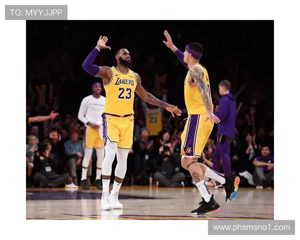 原创詹姆斯12助攻零争权！全新组织角色转型，湖人离队传闻终结